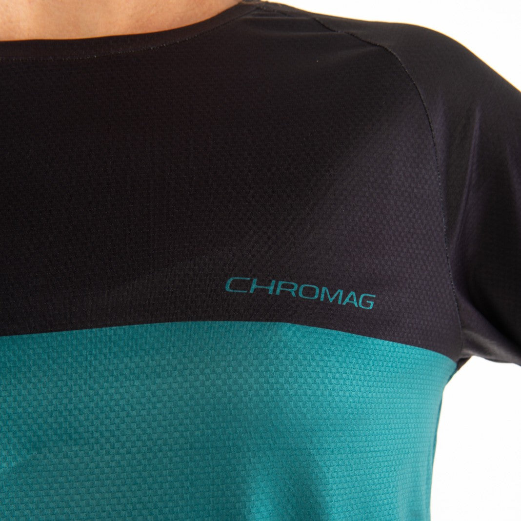 The model is 5' 8" wearing size Medium.